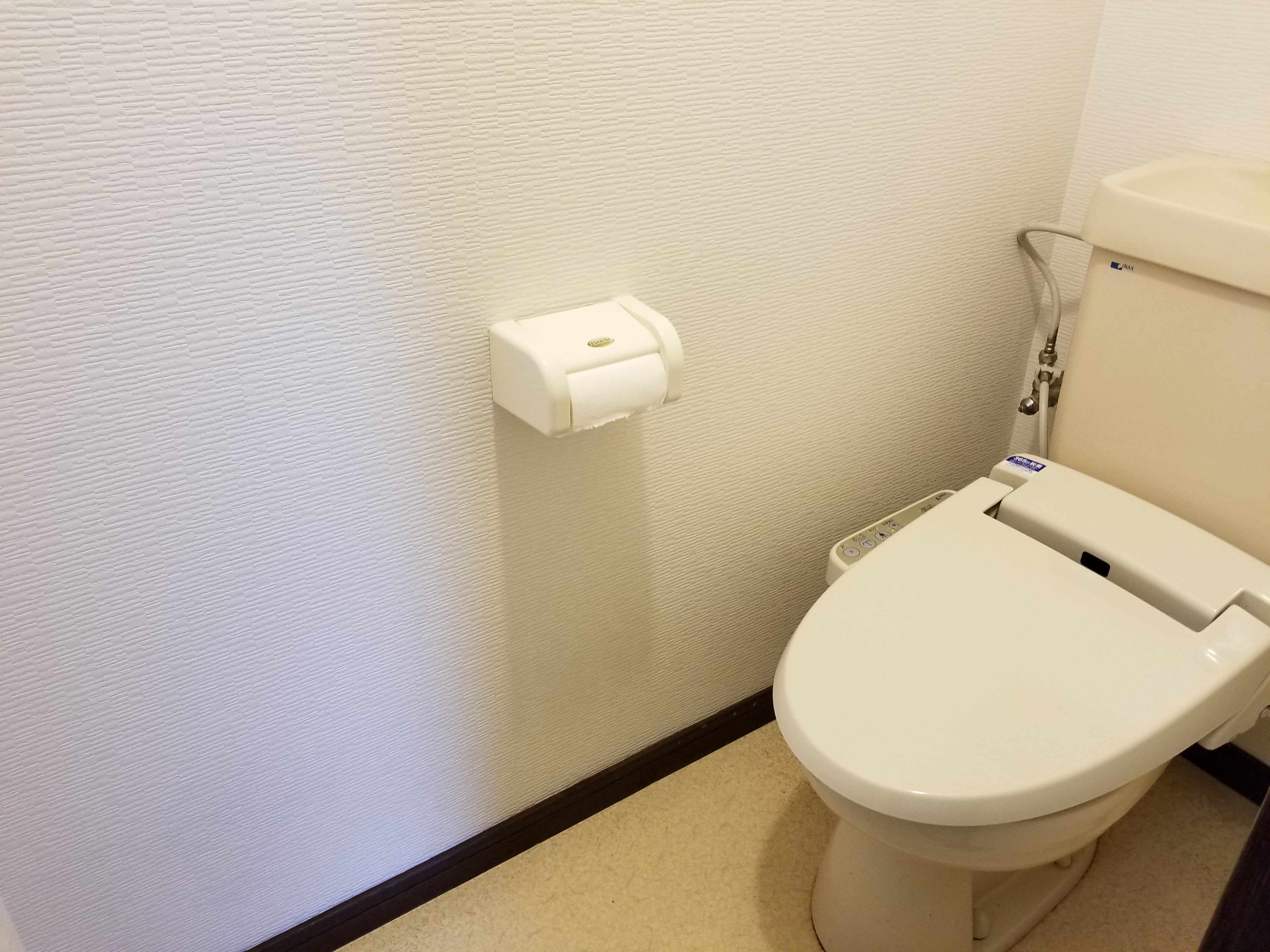 長崎市でトイレ壁紙の クロス 張替え 長崎壁紙 クロス 張替え職人 壁紙クロス張替はお任せ下さい